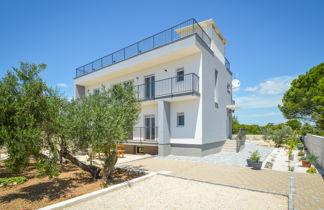 Foto 2 - Apartamento de 3 habitaciones en Pakoštane con piscina y terraza