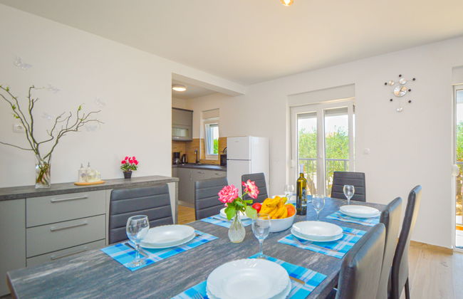 Apartamento de 4 quartos em Pakoštane com piscina e jardim - Foto 8
