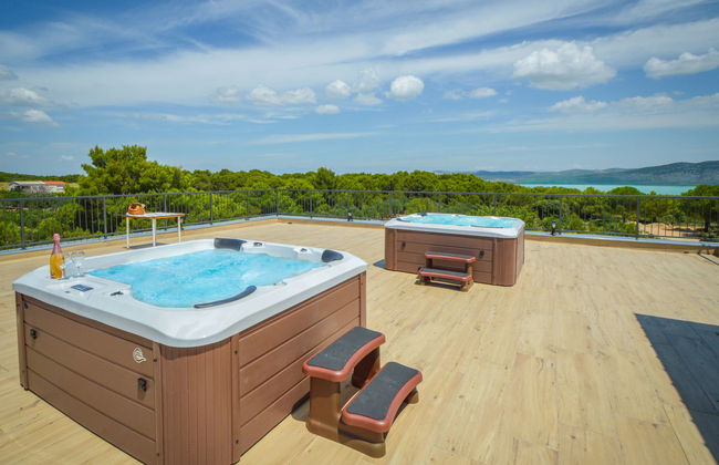 Apartamento de 4 quartos em Pakoštane com piscina e jardim - Foto 1