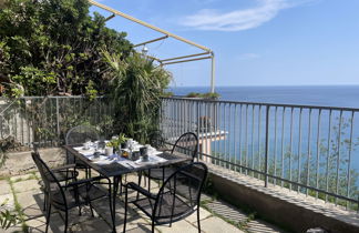 Photo 1 - Appartement de 2 chambres à Varazze avec terrasse et vues à la mer