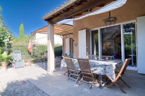 Photo 8 - Maison de 3 chambres à Nans-les-Pins avec piscine et terrasse