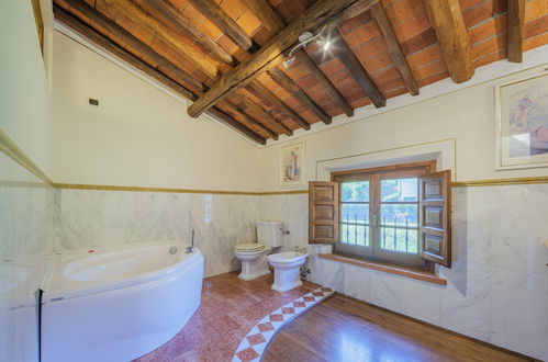 Foto 34 - Casa de 4 quartos em Camaiore com piscina privada e jardim