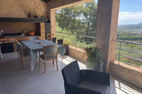 Foto 5 - Casa con 4 camere da letto a La Valette-du-Var con piscina privata e vista mare