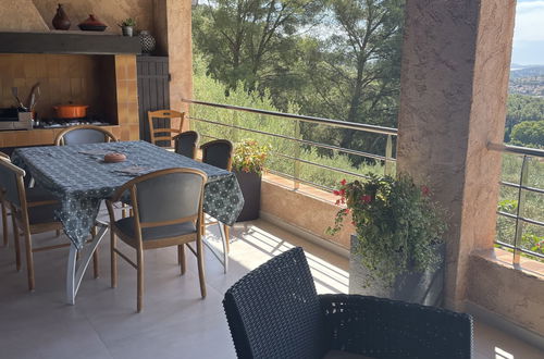 Foto 20 - Haus mit 4 Schlafzimmern in La Valette-du-Var mit privater pool und blick aufs meer