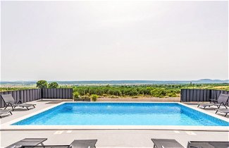 Foto 2 - Casa de 4 quartos em Benkovac com piscina privada e vistas do mar