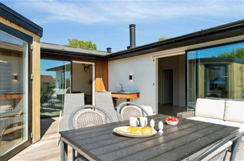 Foto 19 - Casa de 3 habitaciones en Rønde con terraza y sauna