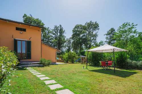 Foto 3 - Casa de 2 habitaciones en Castelfranco di Sotto con piscina y jardín