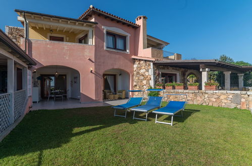 Photo 2 - Appartement de 2 chambres à Golfo Aranci avec piscine et jardin