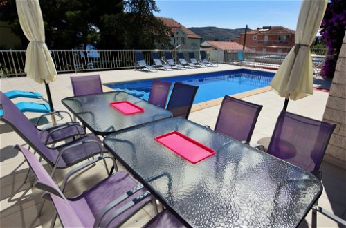 Foto 2 - Casa con 5 camere da letto a Seget con piscina privata e terrazza