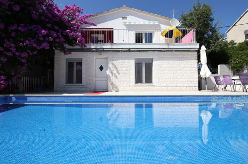 Foto 1 - Casa con 5 camere da letto a Seget con piscina privata e terrazza