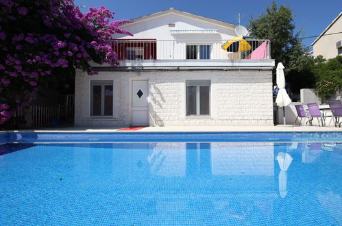 Photo 1 - Maison de 5 chambres à Seget avec piscine privée et terrasse