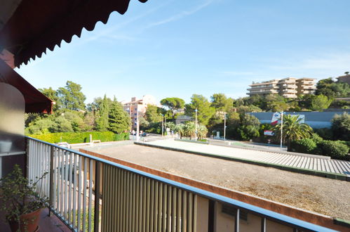 Foto 15 - Apartamento de 1 habitación en Cavalaire-sur-Mer con terraza y vistas al mar