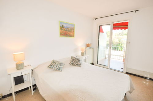 Foto 9 - Appartamento con 1 camera da letto a Cavalaire-sur-Mer con terrazza e vista mare