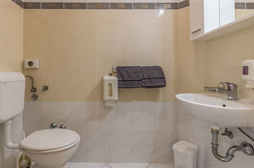 Foto 18 - Apartamento de 1 quarto em Medulin com piscina e jardim