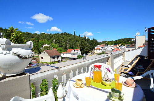 Foto 3 - Apartamento de 2 quartos em Sibenik com terraço e vistas do mar