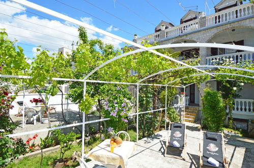 Foto 2 - Apartamento de 2 habitaciones en Sibenik con terraza y vistas al mar