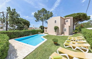 Foto 1 - Private Pool Villa Walking Distance to Local Amenities