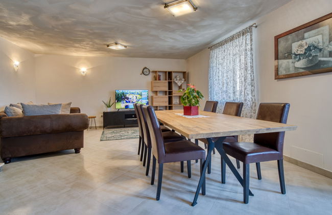Casa de 7 quartos em Kršan com piscina privada e jardim - Foto 18