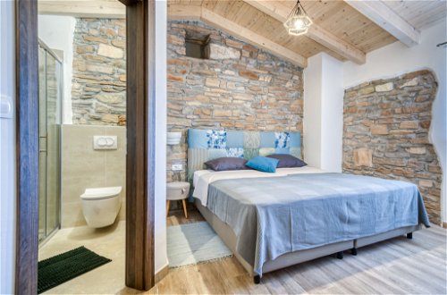 Foto 23 - Casa con 5 camere da letto a Kršan con piscina privata e vista mare