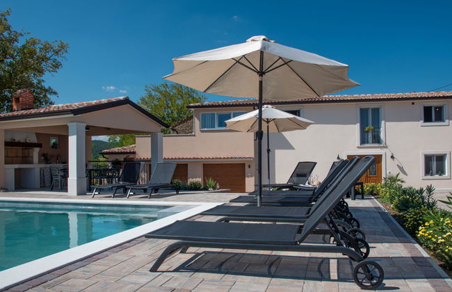 Casa de 7 quartos em Kršan com piscina privada e jardim - Foto 12