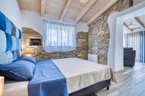 Foto 32 - Casa con 5 camere da letto a Kršan con piscina privata e vista mare