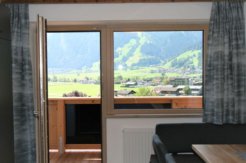 Foto 12 - Appartamento con 7 camere da letto a Ramsau im Zillertal con terrazza e vista sulle montagne