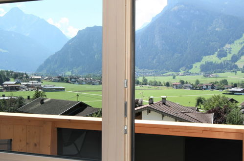 Foto 18 - Appartamento con 4 camere da letto a Ramsau im Zillertal con terrazza e vista sulle montagne