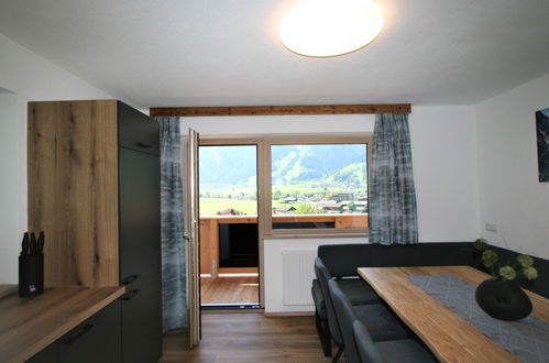 Foto 5 - Appartamento con 4 camere da letto a Ramsau im Zillertal con terrazza e vista sulle montagne