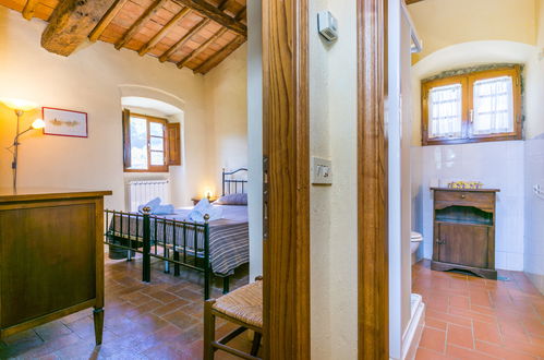 Photo 16 - 2 bedroom Apartment in Greve in Chianti with swimming pool and garden