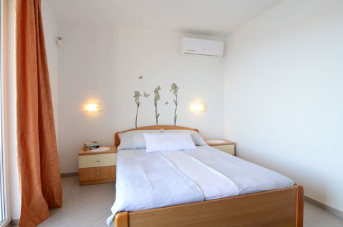 Foto 5 - Apartamento de 1 quarto em Rogoznica com piscina e jardim