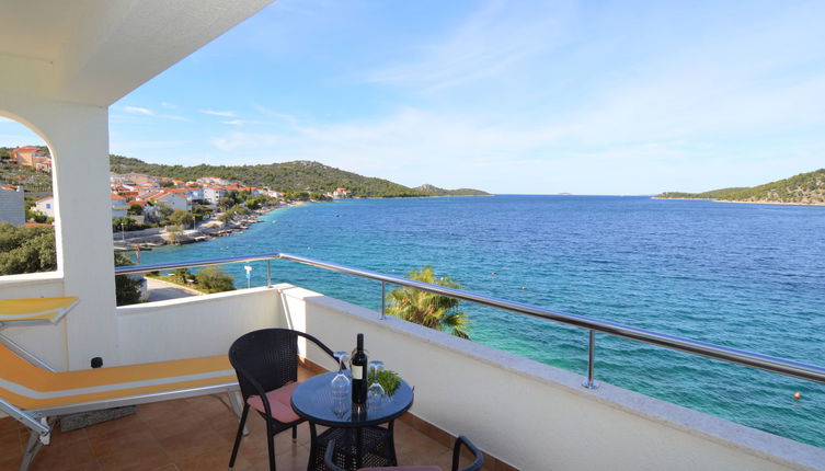 Foto 1 - Apartamento de 1 quarto em Rogoznica com piscina e vistas do mar