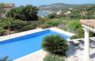 Foto 3 - Casa con 3 camere da letto a Saint-Raphaël con piscina privata e terrazza