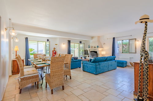 Photo 6 - Maison de 3 chambres à Saint-Raphaël avec piscine privée et terrasse