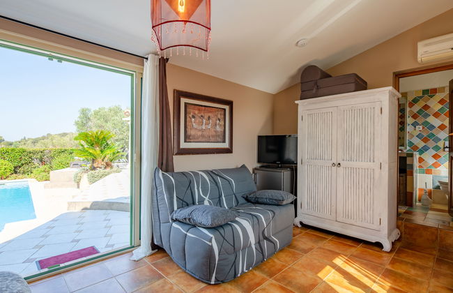 4 bedroom House in Saint-Raphaël with private pool and garden - Photo 17