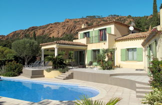 Foto 2 - Casa con 3 camere da letto a Saint-Raphaël con piscina privata e terrazza