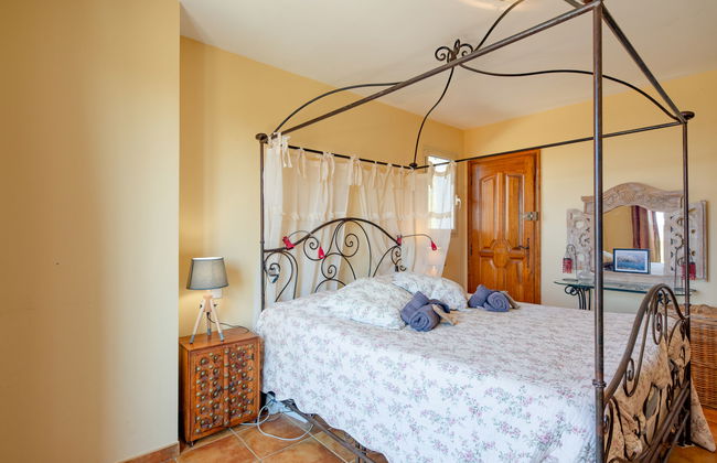 4 bedroom House in Saint-Raphaël with private pool and garden - Photo 14