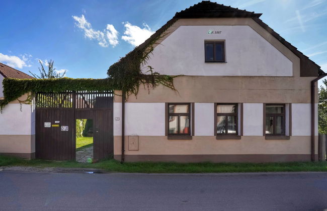 Casa de 5 quartos em Vlkov com piscina privada e jardim - Foto 48