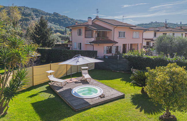 Casa de 3 quartos em Massarosa com jardim e banheira de hidromassagem - Foto 37