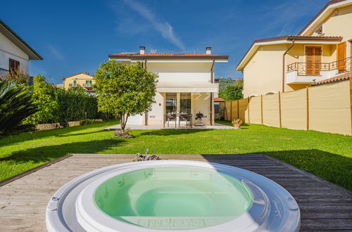 Photo 42 - Maison de 2 chambres à Massarosa avec jardin et bain à remous
