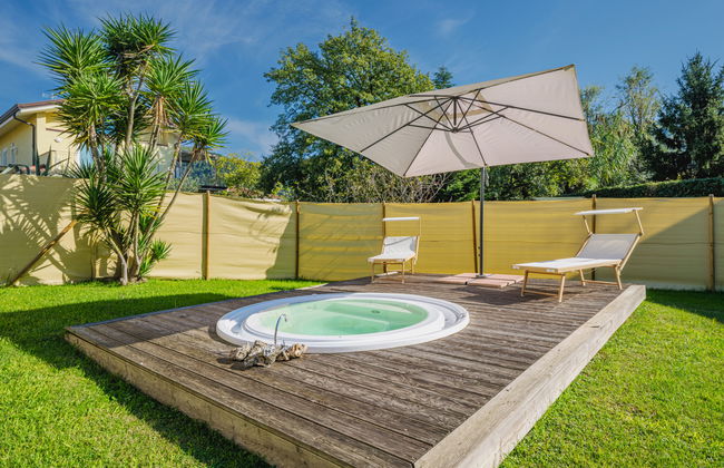 Casa de 3 quartos em Massarosa com jardim e banheira de hidromassagem - Foto 3