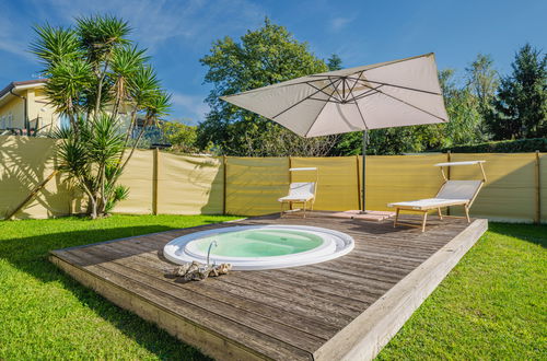 Photo 3 - Maison de 2 chambres à Massarosa avec jardin et bain à remous
