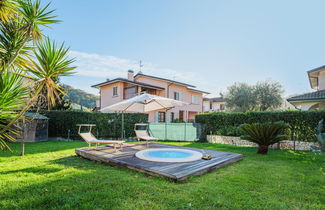 Photo 3 - Maison de 2 chambres à Massarosa avec jardin et bain à remous