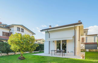 Photo 2 - Maison de 2 chambres à Italie avec jardin et bain à remous