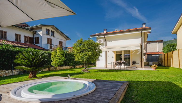 Foto 1 - Casa de 2 quartos em Massarosa com jardim e banheira de hidromassagem