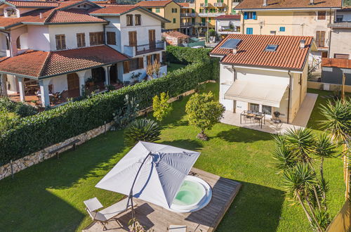 Photo 32 - Maison de 2 chambres à Massarosa avec jardin et bain à remous