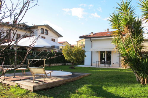 Photo 35 - Maison de 2 chambres à Massarosa avec jardin et bain à remous