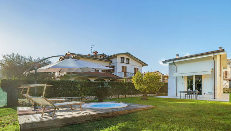 Photo 1 - Maison de 2 chambres à Massarosa avec jardin et bain à remous