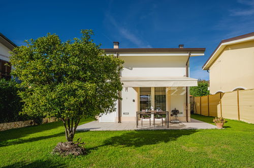 Photo 2 - Maison de 2 chambres à Massarosa avec jardin et bain à remous