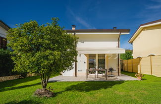 Photo 2 - Maison de 2 chambres à Massarosa avec jardin et bain à remous