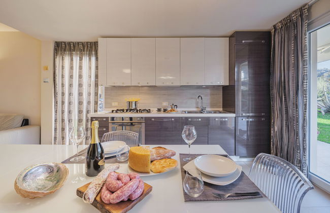 Casa de 3 quartos em Massarosa com jardim e banheira de hidromassagem - Foto 10